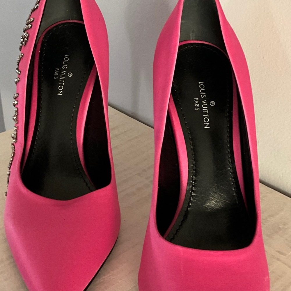 Louis Vuitton Fuchsia Heels with Crystal Logo - Picture 6 of 11